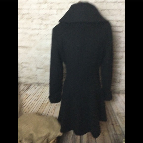 *SOLD*. TRINA TURK Ali black wool wrap coat 10 - Picture 7 of 8